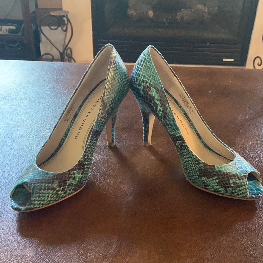 Chinese Laundry peep toe heel